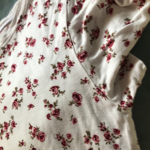 BNWOT forever 21 rose pattern tee TB - Picture 4 of 6